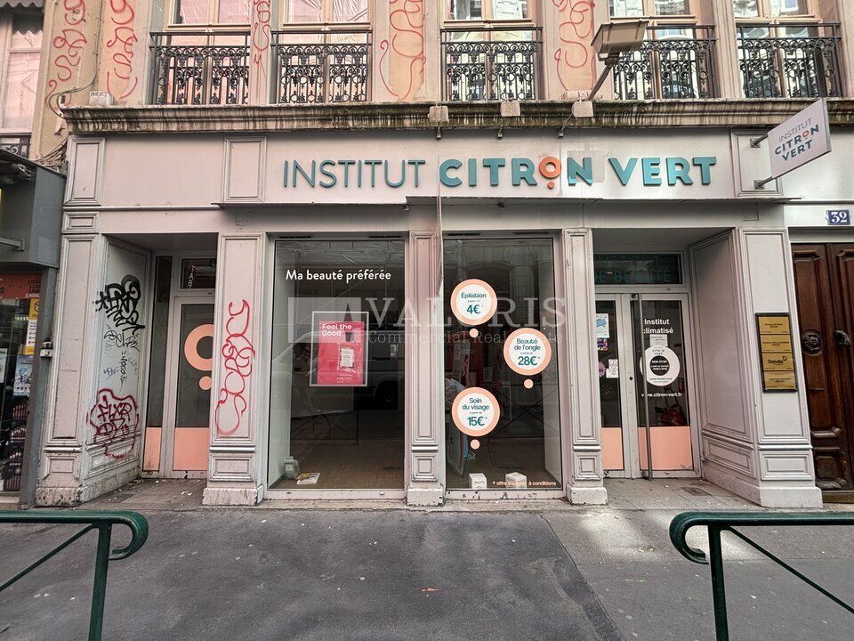 Vente local commercial 129.8 m² non divisibles