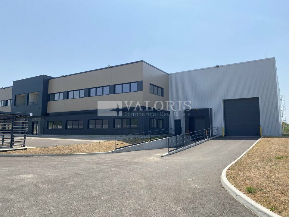 Location local d''activites 1664 m² divisibles à partir de 1664 m²