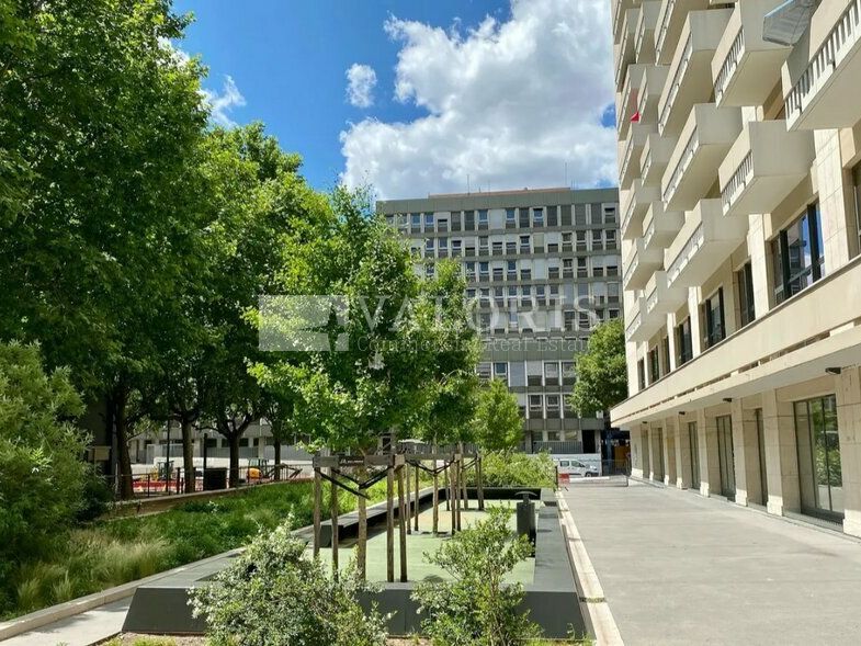 Valoris vous propose à la location une surface de bureaux de 90 m², idéalement située au cœur du quartier de la Part-Dieu à Lyon.