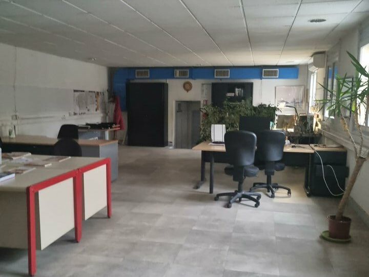 Bureau à vendre - 692 m²