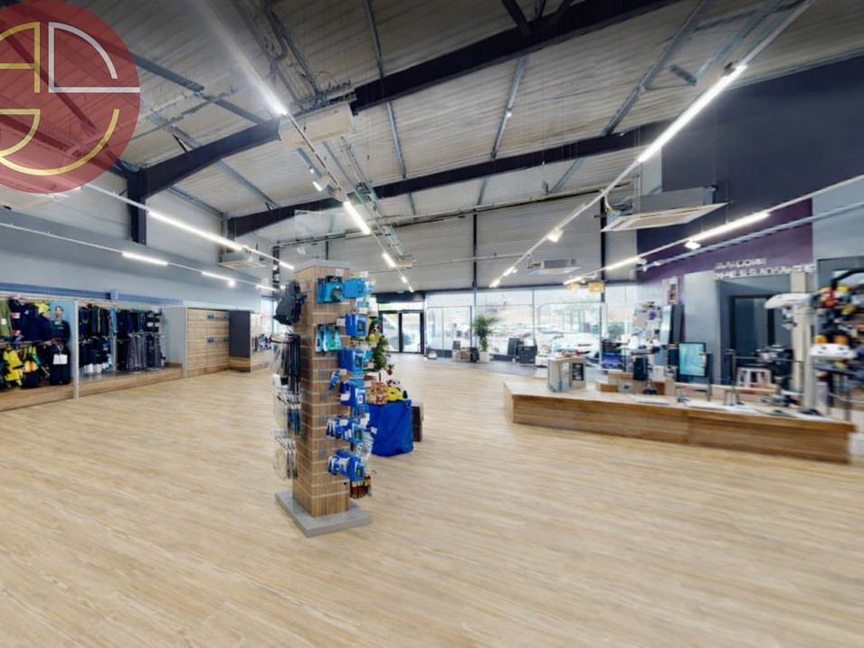 Location local commercial 500 m² à COLOMIERS