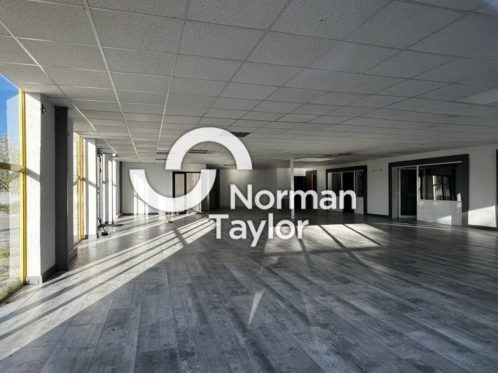Location local commercial 200 m² non divisibles