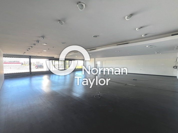 Location local commercial 500 m² non divisibles