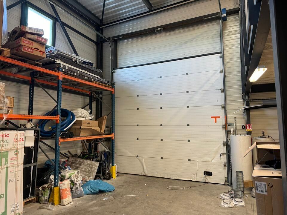 METROPOLE NORD LOCAL A VENDRE 566 M² SUR AXE