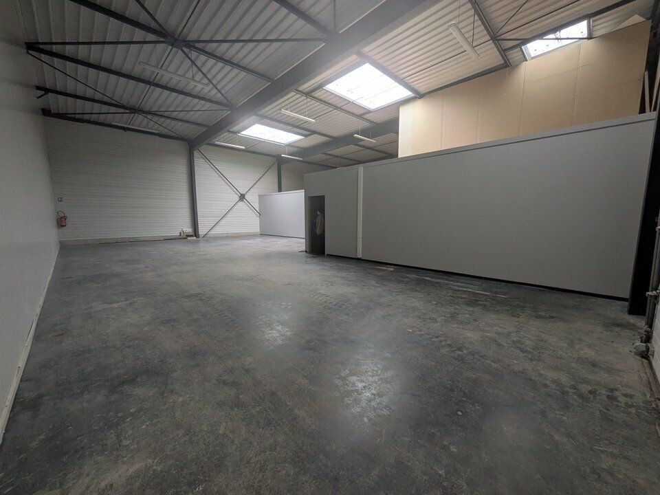 Location local d''activites 357 m² non divisibles