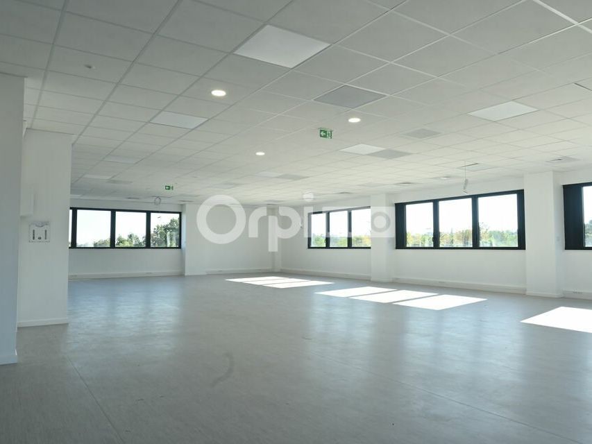 Location bureaux 166.93 m² divisibles à partir de 69.13 m²