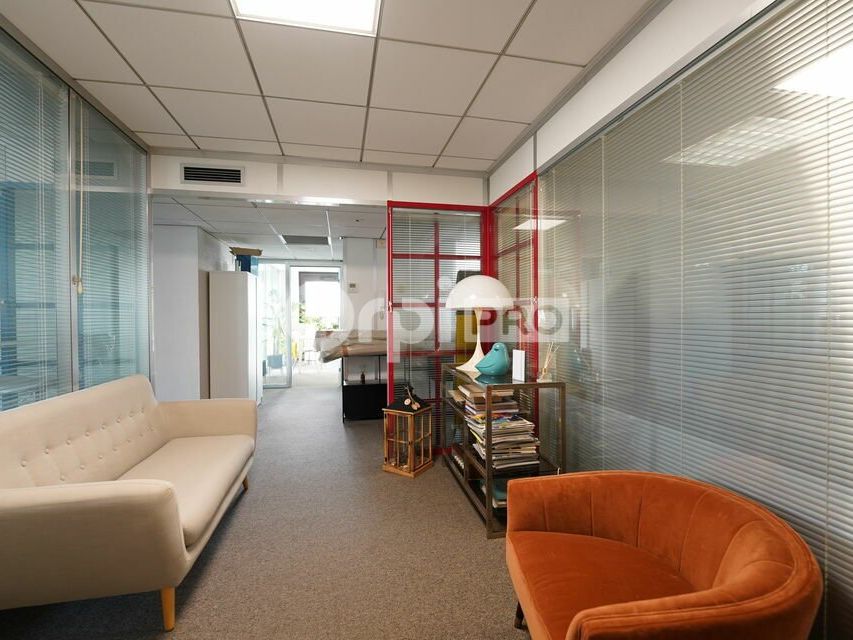 Location bureaux 181.3 m² non divisibles