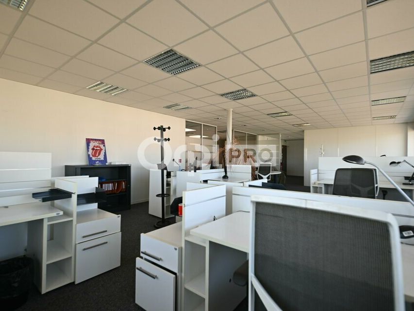 A LOUER - BUREAUX DE 150 m2 - BRON