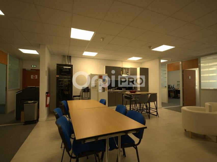 BUREAUX A LOUER - 360 m² - SAINT PRIEST