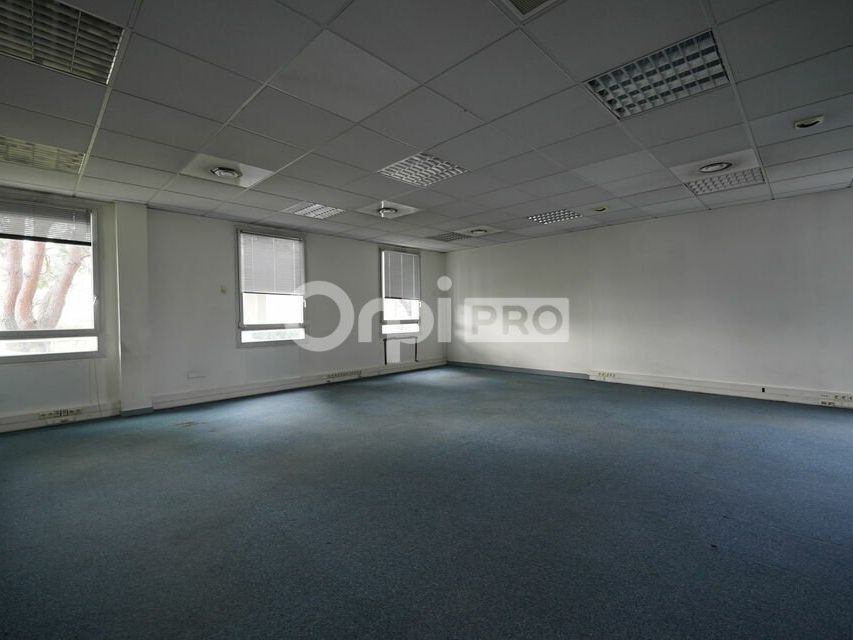 BUREAUX A LOUER - 770 m² - BRON