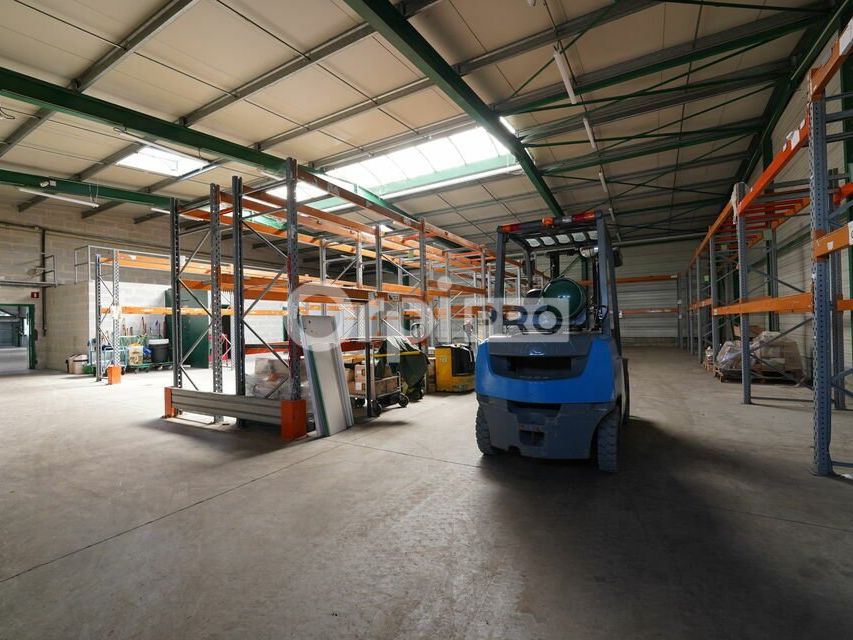 LOCAL COMMERCIAL A LOUER - 1 014 m² - SAINT PRIEST