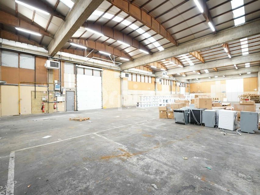 Location local d''activites 400 m² non divisibles