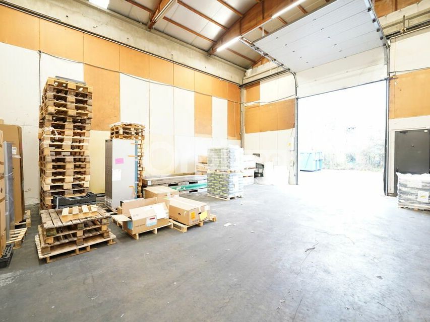 LOCAL D'ACTIVITE A LOUER - 325 m² - SAINT PRIEST