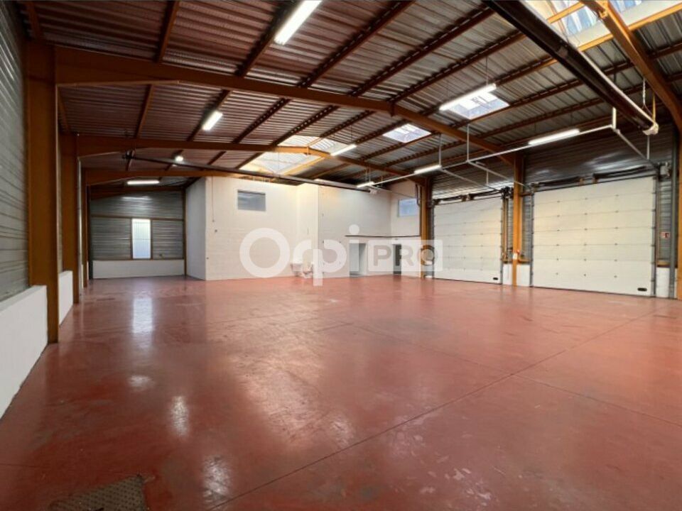 LOCAL D'ACTIVITE A LOUER - 744 m² - VENISSIEUX