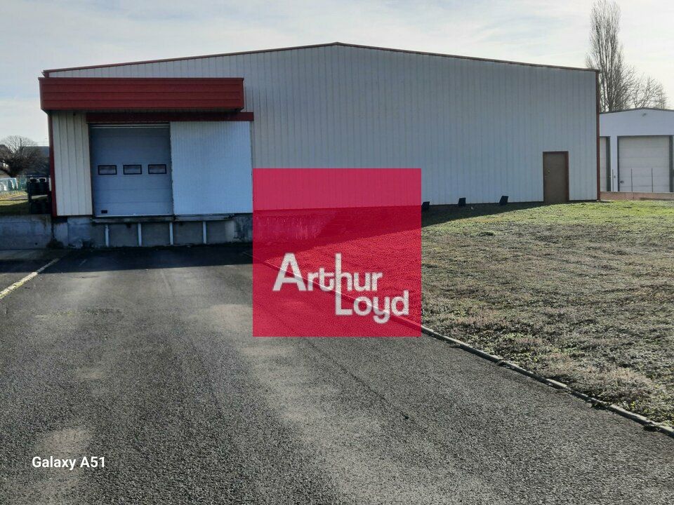 Vente local d''activites 2500 m² non divisibles