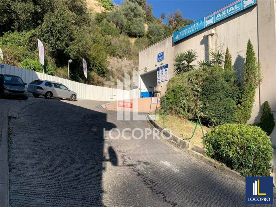 Location local d''activites 680 m² non divisibles