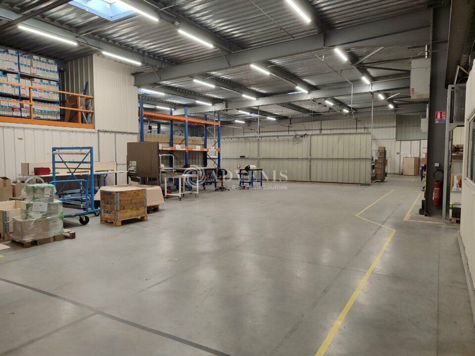 Vente local d''activites 1800 m² non divisibles