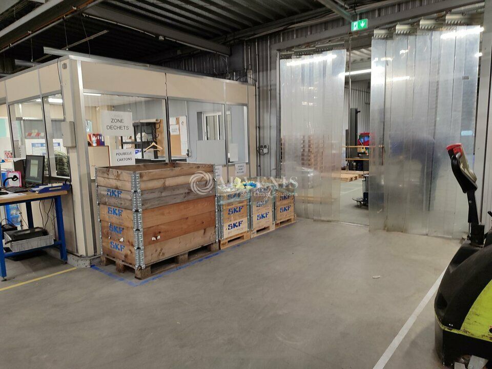 Bâtiment d'activité d'environ 1800 m², à vendre au Nord de Tours