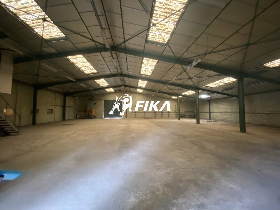 Vente local d''activites 730 m² non divisibles