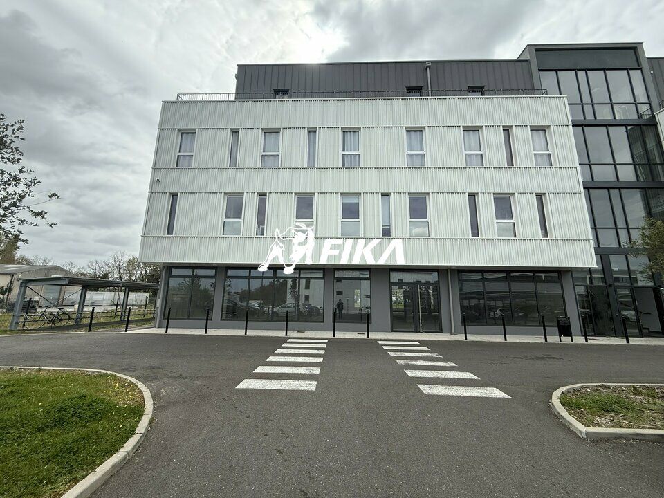 Location local commercial 919 m² divisibles à partir de 450 m²