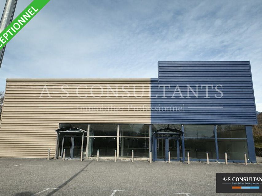 Location local commercial 940 m² non divisibles