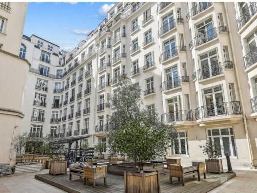 Location bureaux 898 m² divisibles à partir de 63 m²