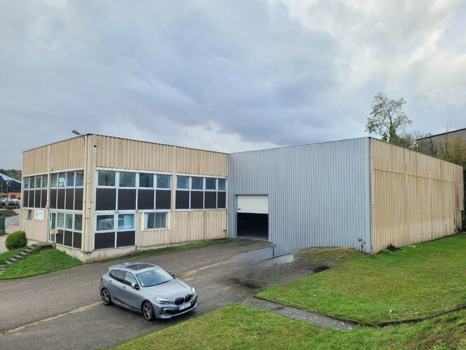 Vente local d''activites 896 m² non divisibles