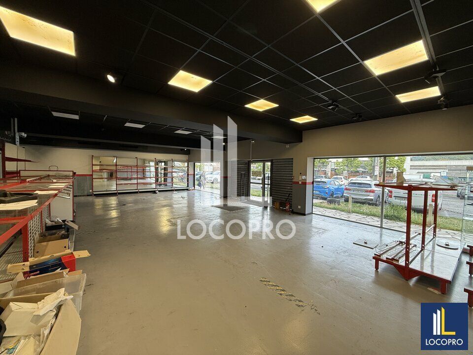 Location local d''activites 750 m² non divisibles