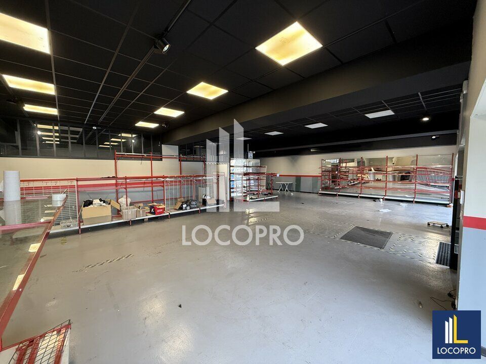 A LOUER - LOCAL MIXTE ENTREPÔT COMMERCE -  750 M2 - MOUGINS  