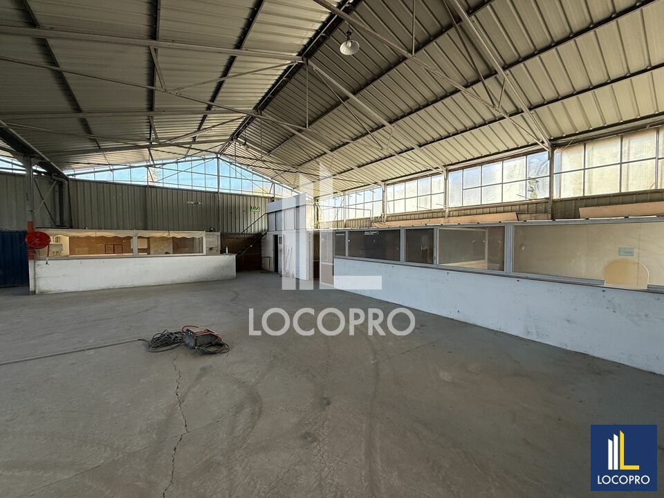 A LOUER - ENTREPOT - 1100 M2 - NICE 