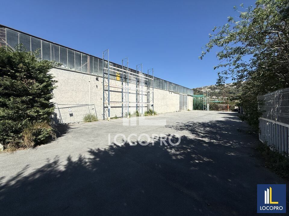 A LOUER - ENTREPOT - 630 M2 - NICE 