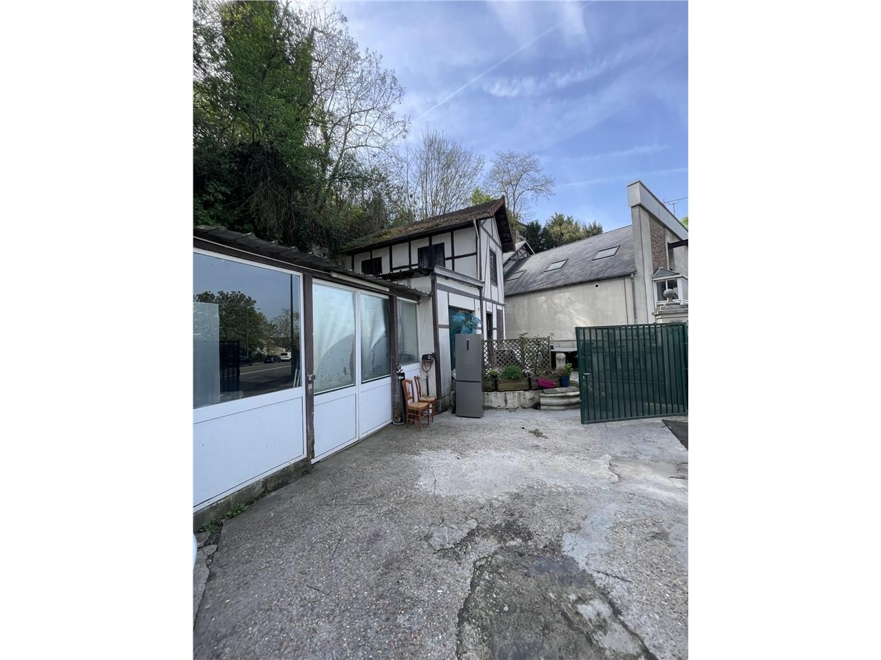 Vente local 150 m² à Bougival