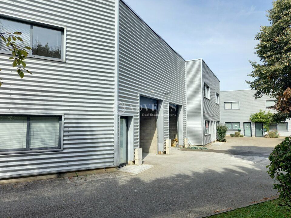 Location local d''activites 606 m² divisibles à partir de 204 m²