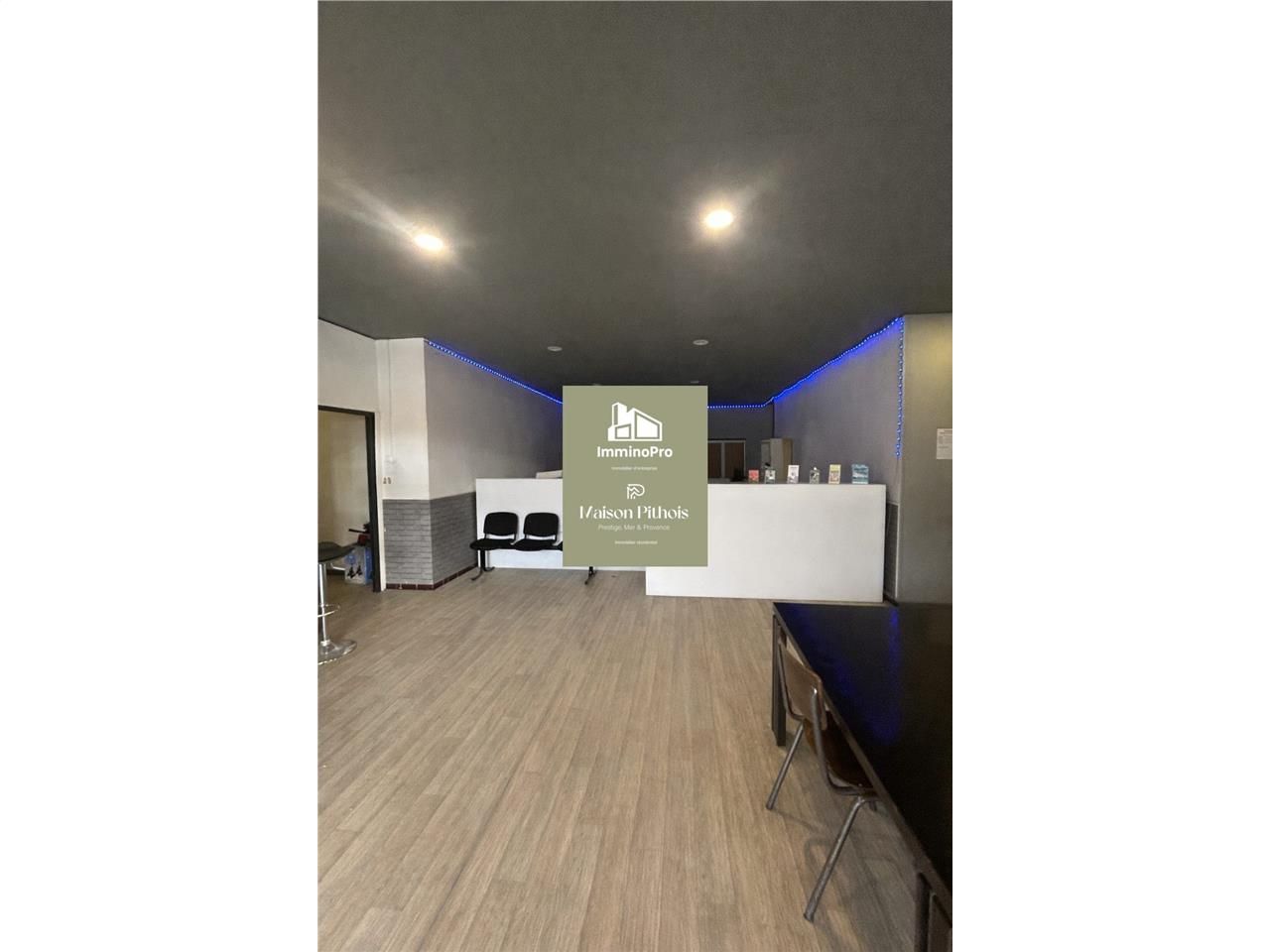 Vente local 3400 m² à Toulon