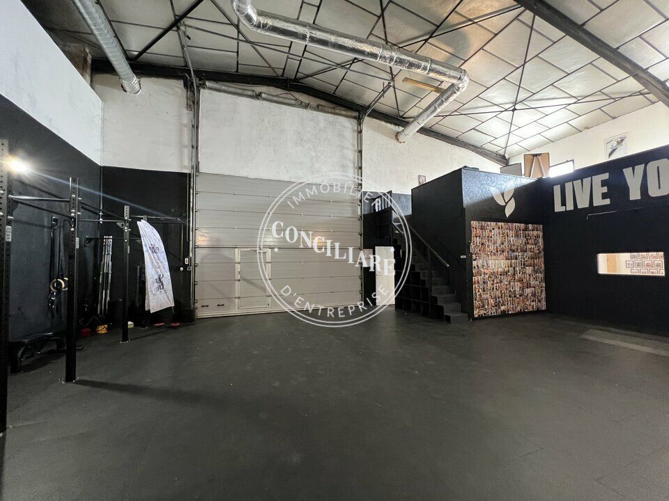 Location entrepot 200 m² non divisibles