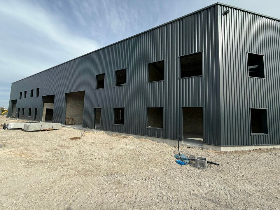 A Louer - Cellules d'activités de 1287,31m2 avec bureaux aménagés - future ZI situé à BETHENY