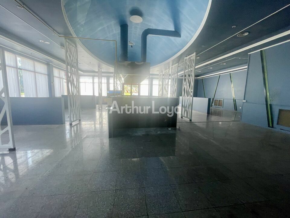 Location local commercial 310.47 m² non divisibles