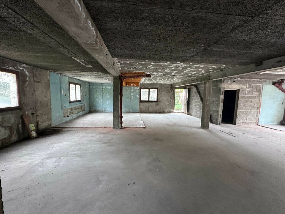 Local professionnel d'environ 148 m2 - CORMONTREUIL CENTRE