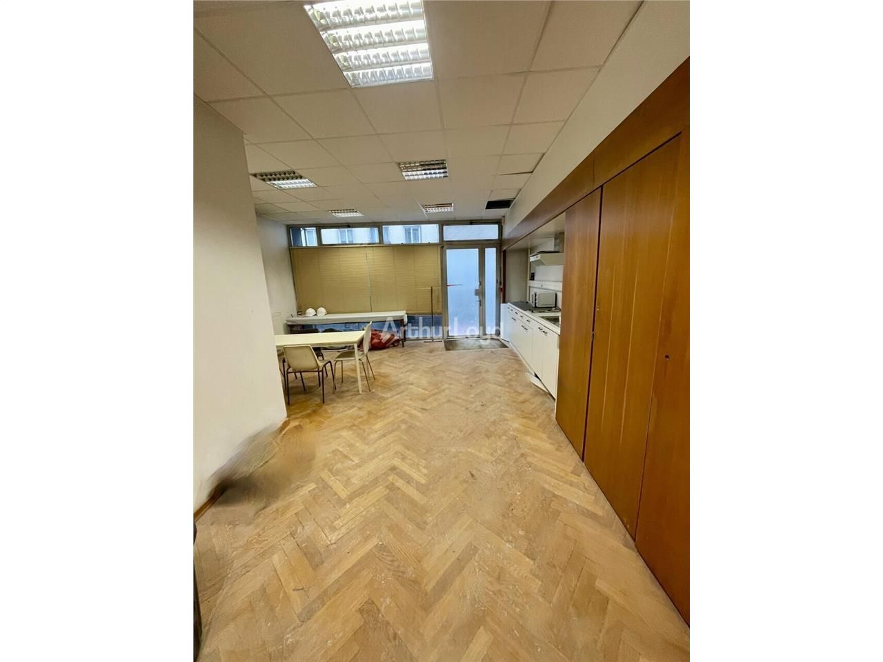 Location local commercial 183.5 m² non divisibles