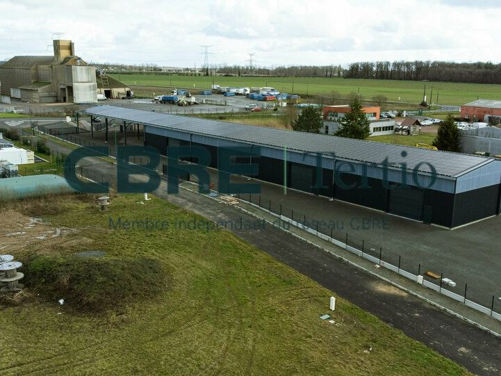 LOCAUX D'ACTIVITÉS 300m² / BEAUMONT-LOUESTAULT POLAXIS