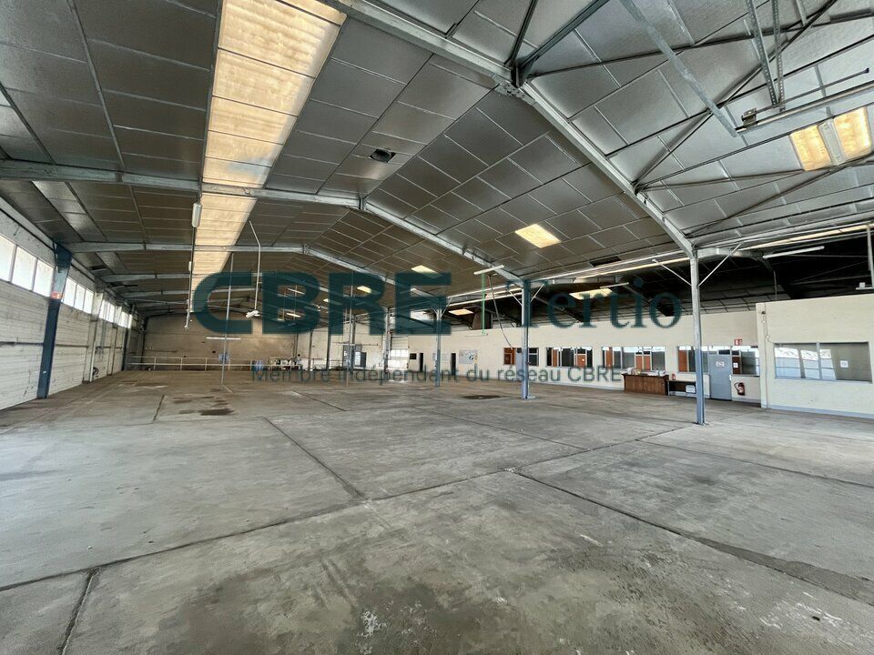 Vente local d''activites 2032 m² non divisibles