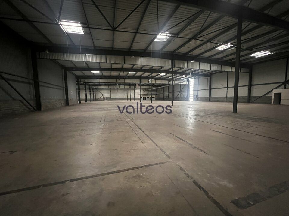 Location local d''activites 4582 m² non divisibles