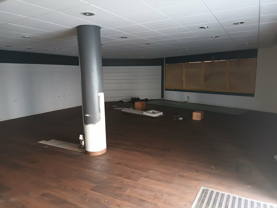 Location local commercial 159 m² non divisibles