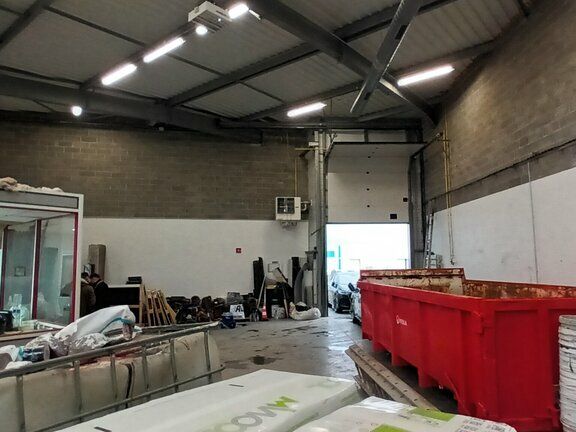 Location local d''activites 305 m² non divisibles