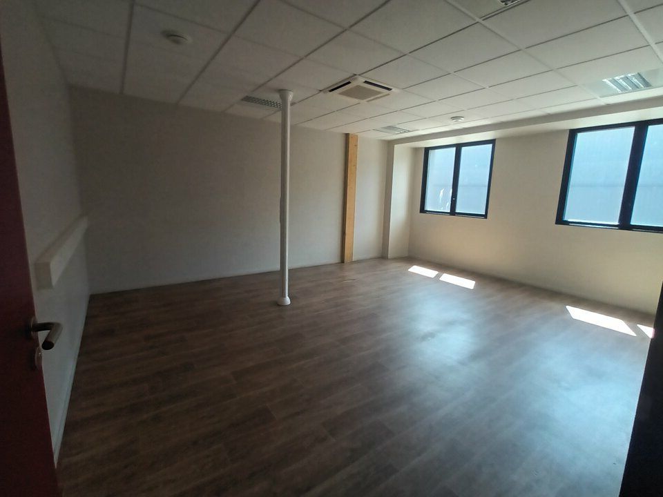 Location bureaux 300 m² non divisibles