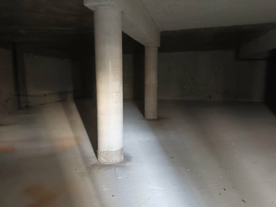 Location local commercial 242 m² non divisibles