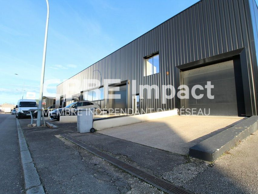 Location local d''activites 560 m² non divisibles