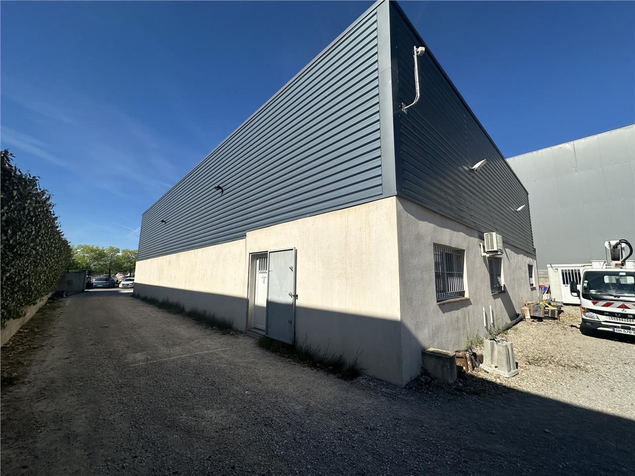 425 m² dispo à Le muy