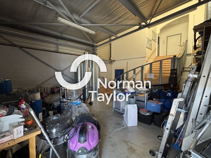 Location local d''activites 160 m² non divisibles
