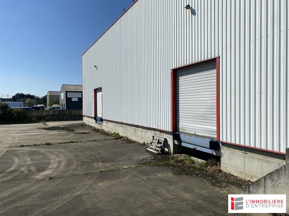 VENTE – SITE INDEPENDANT DE DEUX LOCAUX D'ACTIVITE – 1725 m² DEVELOPPES– AGGLOMÉRATION VITRÉ / JANZÉ